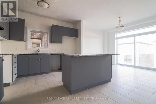 572 Balsam Poplar Street, Waterloo, ON - Indoor Photo Showing Kitchen