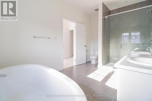 572 Balsam Poplar Street, Waterloo, ON - Indoor Photo Showing Bathroom