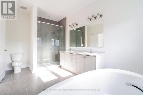 572 Balsam Poplar Street, Waterloo, ON - Indoor Photo Showing Bathroom