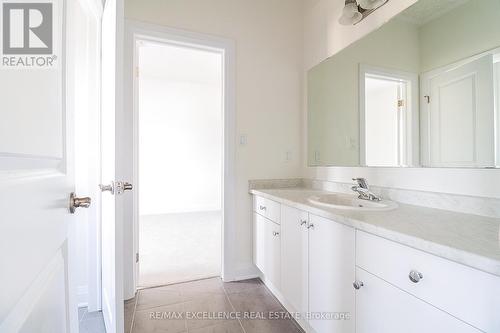 572 Balsam Poplar Street, Waterloo, ON - Indoor Photo Showing Bathroom