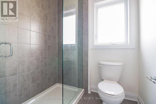 572 Balsam Poplar Street, Waterloo, ON - Indoor Photo Showing Bathroom