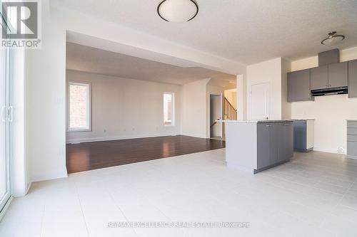 572 Balsam Poplar Street, Waterloo, ON - Indoor