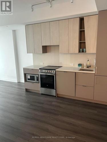 5406 - 3883 Quartz Road, Mississauga, ON - Indoor Photo Showing Kitchen