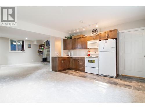 1120 First Street W, Revelstoke, BC - Indoor Photo Showing Kitchen