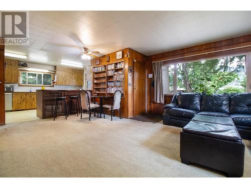 1120 First Street W, Revelstoke, BC - Indoor Photo Showing Living Room