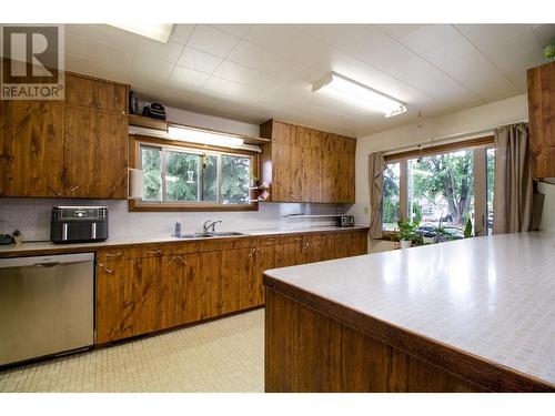 1120 First Street W, Revelstoke, BC - Indoor Photo Showing Kitchen With Double Sink