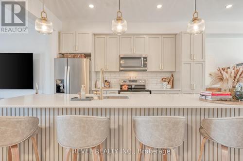 7 - 187 Wilson Street W, Hamilton, ON - Indoor Photo Showing Kitchen With Upgraded Kitchen