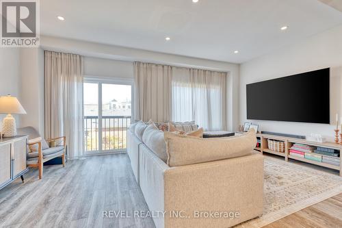 7 - 187 Wilson Street W, Hamilton, ON - Indoor Photo Showing Living Room