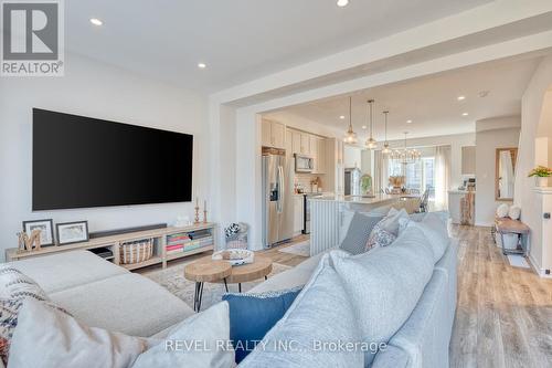 7 - 187 Wilson Street W, Hamilton, ON - Indoor Photo Showing Living Room