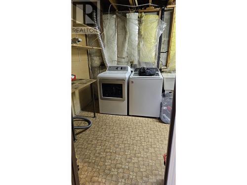 699 Healy Street, Quesnel, BC - Indoor Photo Showing Laundry Room