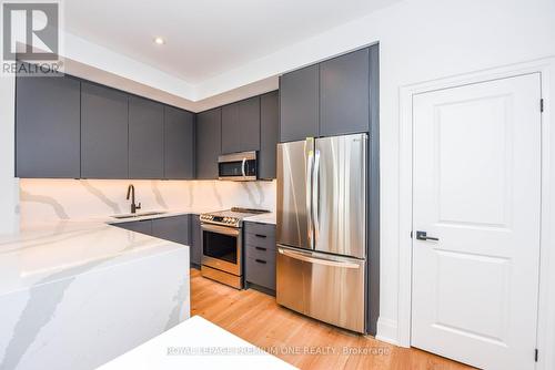 125 - 35 Lunar Crescent, Mississauga, ON - Indoor Photo Showing Kitchen