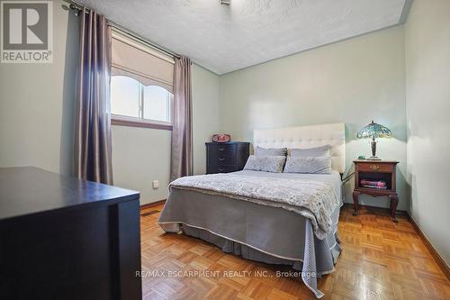 15 Presidio Drive, Hamilton, ON - Indoor Photo Showing Bedroom