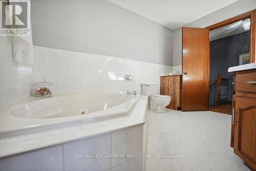 15 Presidio Drive, Hamilton, ON - Indoor Photo Showing Bathroom