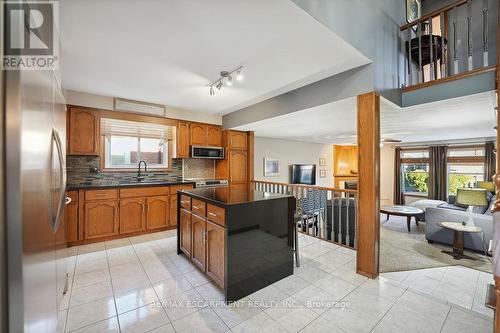 15 Presidio Drive, Hamilton, ON - Indoor Photo Showing Kitchen