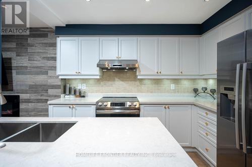 9 Lotus Street N, Brampton, ON - Indoor Photo Showing Kitchen With Double Sink With Upgraded Kitchen