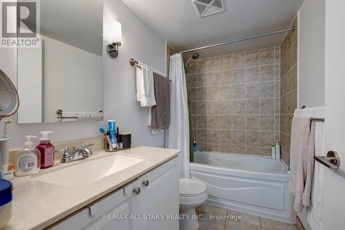 1233 - 35 Viking Lane, Toronto, ON - Indoor Photo Showing Bathroom