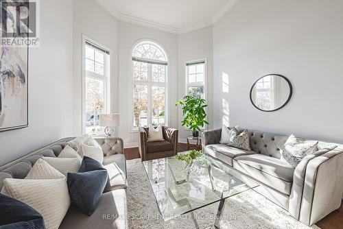 52 - 1150 Skyview Drive, Burlington, ON - Indoor Photo Showing Living Room