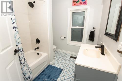 196 Harvey Street, Chatham, ON - Indoor Photo Showing Bathroom