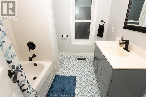 196 Harvey Street, Chatham, ON - Indoor Photo Showing Bathroom