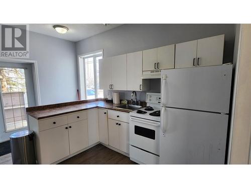 1413 105 Avenue, Dawson Creek, BC - Indoor Photo Showing Kitchen