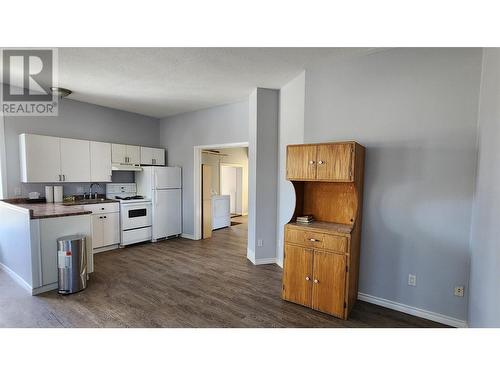 1413 105 Avenue, Dawson Creek, BC - Indoor Photo Showing Kitchen