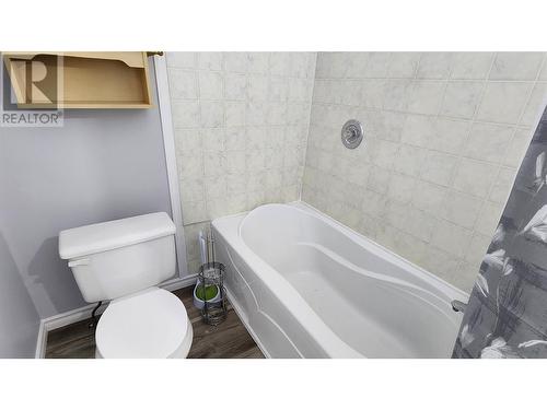 1413 105 Avenue, Dawson Creek, BC - Indoor Photo Showing Bathroom