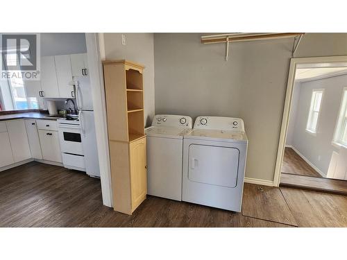 1413 105 Avenue, Dawson Creek, BC - Indoor Photo Showing Laundry Room