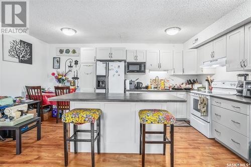 202B 213 Main Street, Martensville, SK - Indoor Photo Showing Kitchen