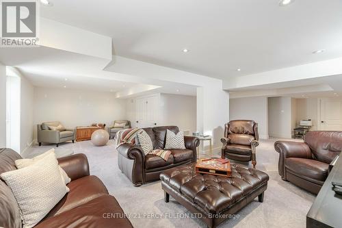 2 Capstan Court, Whitby, ON - Indoor Photo Showing Living Room