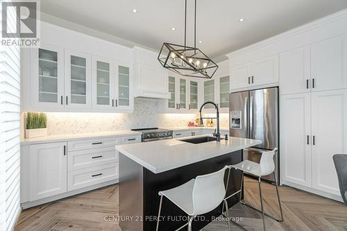 2 Capstan Court, Whitby, ON - Indoor Photo Showing Kitchen With Upgraded Kitchen