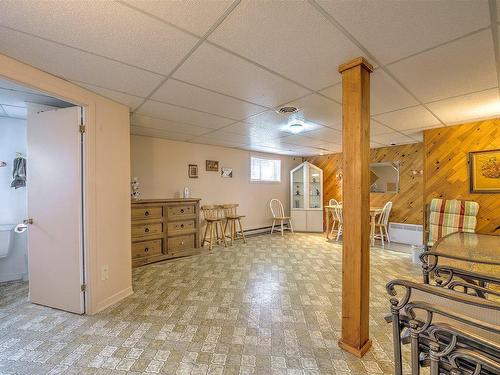 Salle familiale - 622 Rue Chapleau, Saint-Jérôme, QC - Indoor