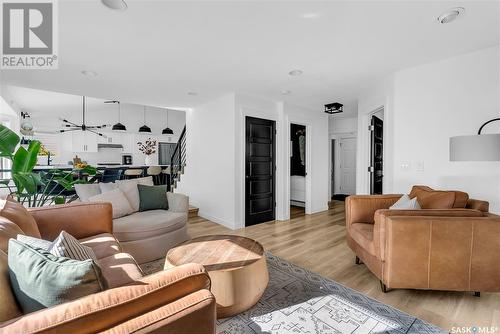 1027 Pezer Crescent, Saskatoon, SK - Indoor Photo Showing Living Room