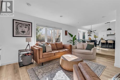 1027 Pezer Crescent, Saskatoon, SK - Indoor Photo Showing Living Room