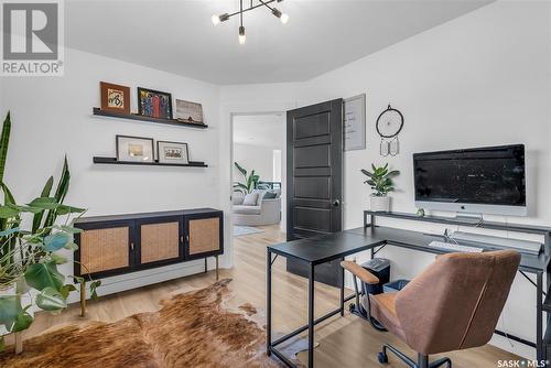 1027 Pezer Crescent, Saskatoon, SK - Indoor Photo Showing Living Room