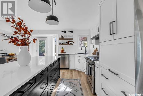 1027 Pezer Crescent, Saskatoon, SK - Indoor Photo Showing Kitchen With Upgraded Kitchen