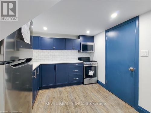 3 - 134 Ontario Avenue, Hamilton, ON - Indoor Photo Showing Kitchen