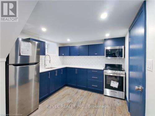 3 - 134 Ontario Avenue, Hamilton, ON - Indoor Photo Showing Kitchen