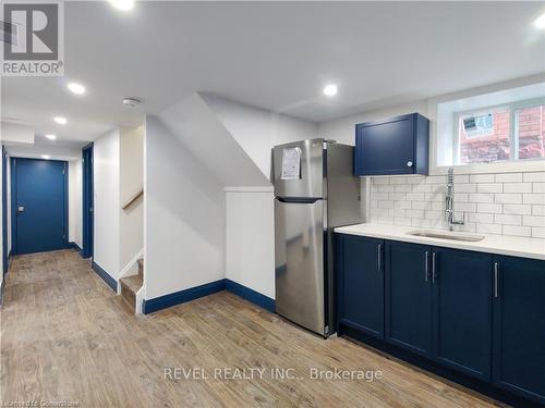 3 - 134 Ontario Avenue, Hamilton, ON - Indoor Photo Showing Kitchen