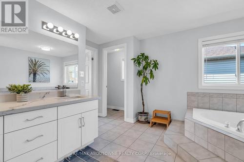 12 Zecca Drive, Guelph, ON - Indoor Photo Showing Bathroom