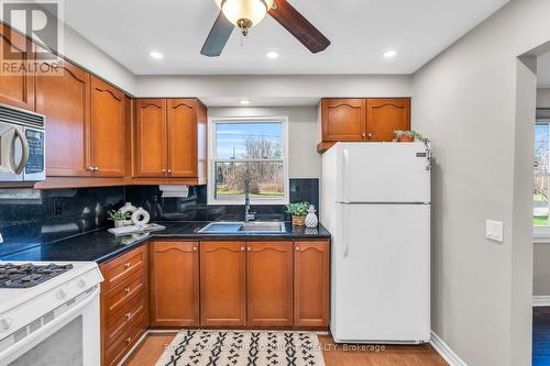 33 Sunnidale Boulevard, Georgina, ON - Indoor Photo Showing Kitchen