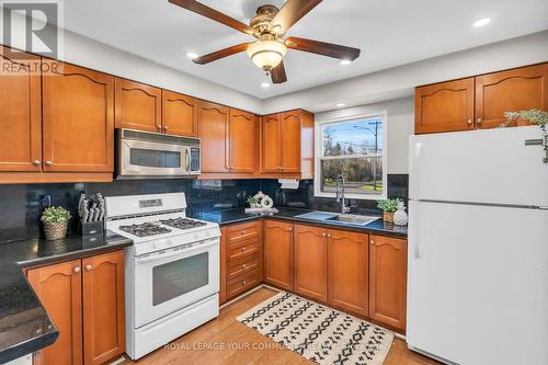 33 Sunnidale Boulevard, Georgina, ON - Indoor Photo Showing Kitchen