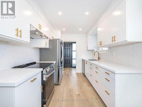 33 Syracuse Crescent, Toronto, ON - Indoor Photo Showing Kitchen With Stainless Steel Kitchen With Upgraded Kitchen