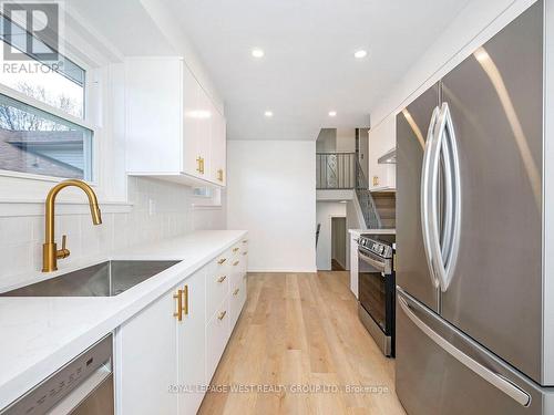 33 Syracuse Crescent, Toronto, ON - Indoor Photo Showing Kitchen With Stainless Steel Kitchen With Upgraded Kitchen