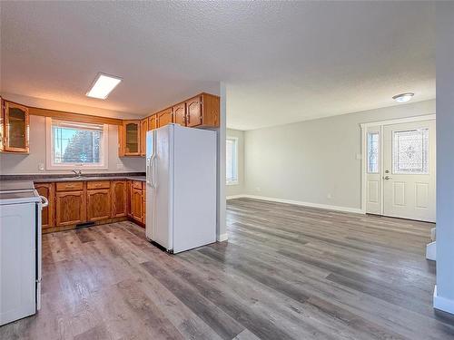 1003 Patricia Avenue, Brandon, MB - Indoor Photo Showing Kitchen With Double Sink