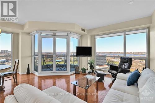 1002 - 38 Metropole, Ottawa, ON - Indoor Photo Showing Living Room