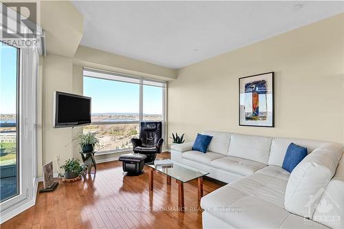 1002 - 38 Metropole, Ottawa, ON - Indoor Photo Showing Living Room