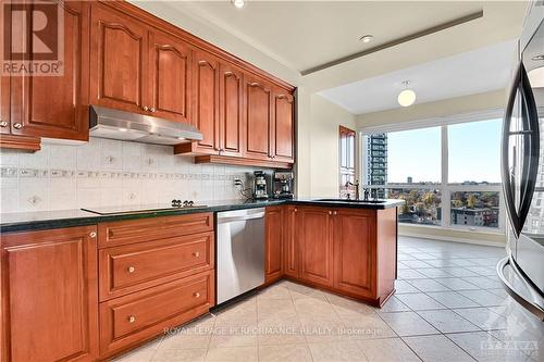 1002 - 38 Metropole, Ottawa, ON - Indoor Photo Showing Kitchen