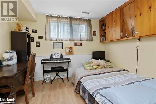 2 Earl'S Court, Mcdougall, ON - Indoor Photo Showing Bedroom