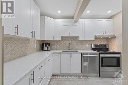 6397 Natalie Way, Ottawa, ON - Indoor Photo Showing Kitchen