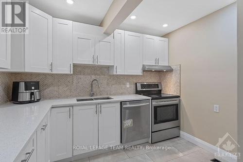 6397 Natalie Way, Ottawa, ON - Indoor Photo Showing Kitchen With Double Sink